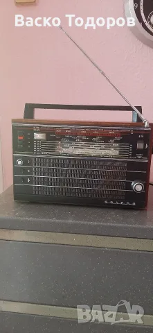 Радио Селена B 211 .Много добро състояние. Работи отлично. Сменена антена. 