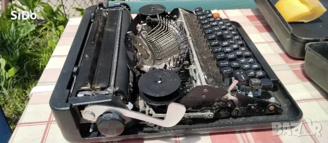 Пишеща българска машина в оригинално куфарче, снимка 4 - Колекции - 50150609