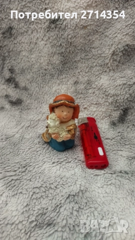 Малка колекционерска фигурка 