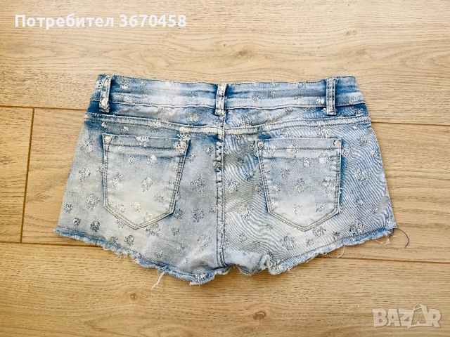 Дамски къси дънкови панталонки модерни еластични размер М/Л, снимка 3 - Къси панталони и бермуди - 51755340