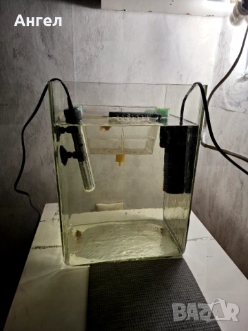 Продавам 20л аквариум/ваничка /с помпа и нагревател, снимка 2 - Оборудване за аквариуми - 52434608