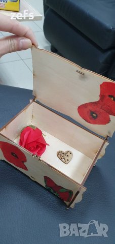 Дървена кутия за "съкровища " с дървено сърчице и ароматно сапунено цвете , снимка 3 - Романтични подаръци - 39876841