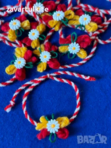 Ръчно изработени мартеници с маргаритка, снимка 2 - Гривни - 48915837