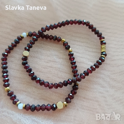 Бижута от естествени камъни – сет от колие и две гривни. /гранат, хематит, лунен камък/, снимка 3 - Бижутерийни комплекти - 52233453