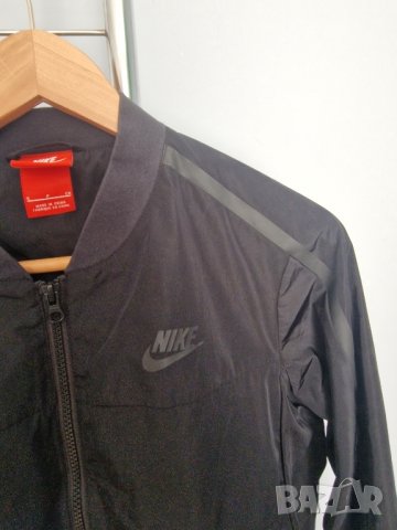 Страхотно дамско тънко  яке NIKE размер S , снимка 8 - Якета - 44176116