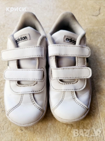 Детски оригинални бели маратонки Adidas 26 номер, снимка 3 - Детски маратонки - 51625206
