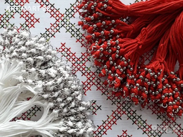 Мартеници на едро последни налични пакети виж описанието, снимка 16 - Гривни - 50097635