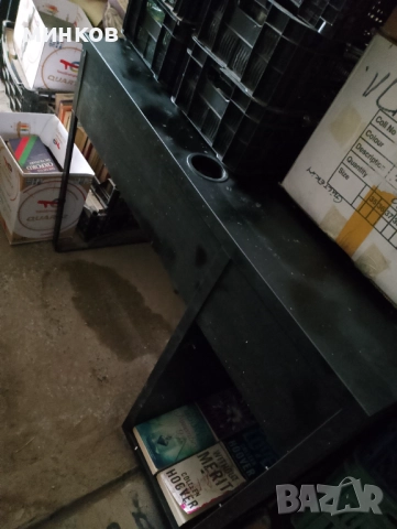 Накуп уреди от Австрия 1 бус компютри монитори бюра столове кафемашини ТV стари Рутери и др.уреди, снимка 2 - Работни маси и бюра - 52892632