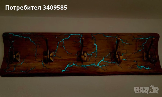 Закачалка за дрехи от орех, с епоксидна смола и светеща боя, снимка 4 - Декорация за дома - 52566053