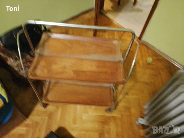 Сгъваема маса от социализма много удобна