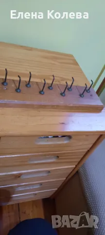 Дървена закачалка