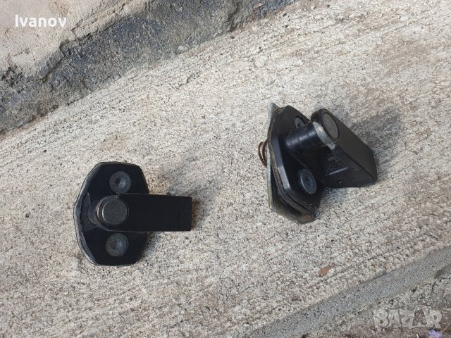 Насрещник с бутон за бравата бмв е34 бутонии на колонката за врата бмв е 34, снимка 2 - Части - 41929264