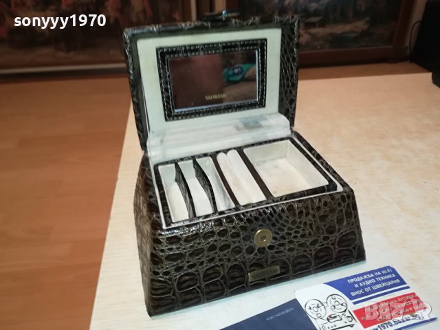 КУТИЯ С ОГЛЕДАЛО 0409231142