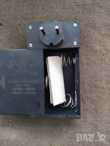 Зарядно устройство за Ni-Cm акумулатори тип KRM 3 , снимка 3 - Други ценни предмети - 34020321