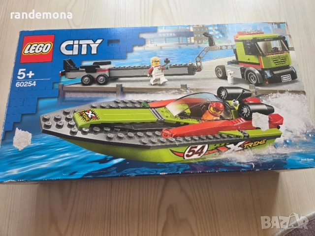 LEGO City 60254 „Транспортьор на състезателни лодки“ 