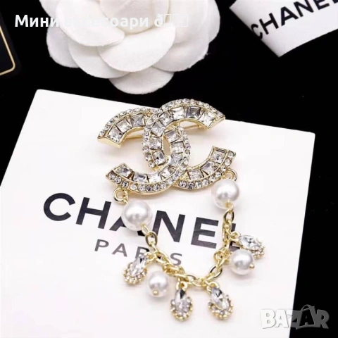 CHANEL брошки