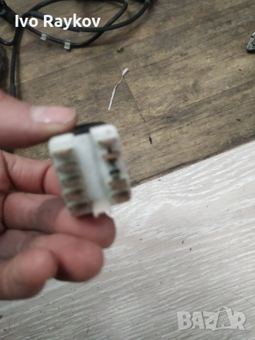 бутон за аварийни светлини на Renault Megane Scenic , 841043 , снимка 2 - Части - 53175448