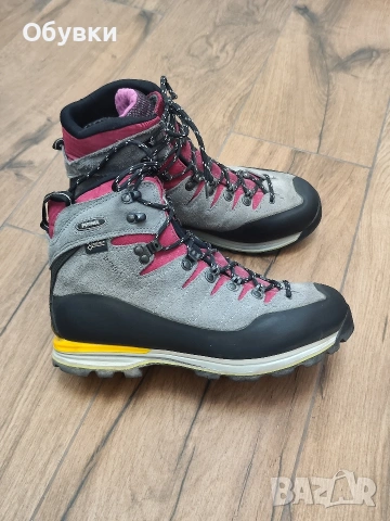 Туристически обувки Meindl