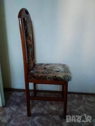 Продавам дървен стол с тапицерия, снимка 3 - Столове - 55985642