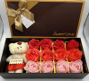 Кутия с меченце и вечни розички!, снимка 1 - Романтични подаръци - 44605206