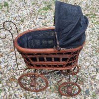 Детска количка, снимка 1 - Антикварни и старинни предмети - 40227647