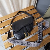 CHRISTIAN DIOR черна малка чанта ( 4 200€ в интернет сайта им), снимка 1 - Чанти - 42621166