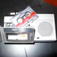 Мини джобен касетофон Sony, снимка 8 - Радиокасетофони, транзистори - 44619519