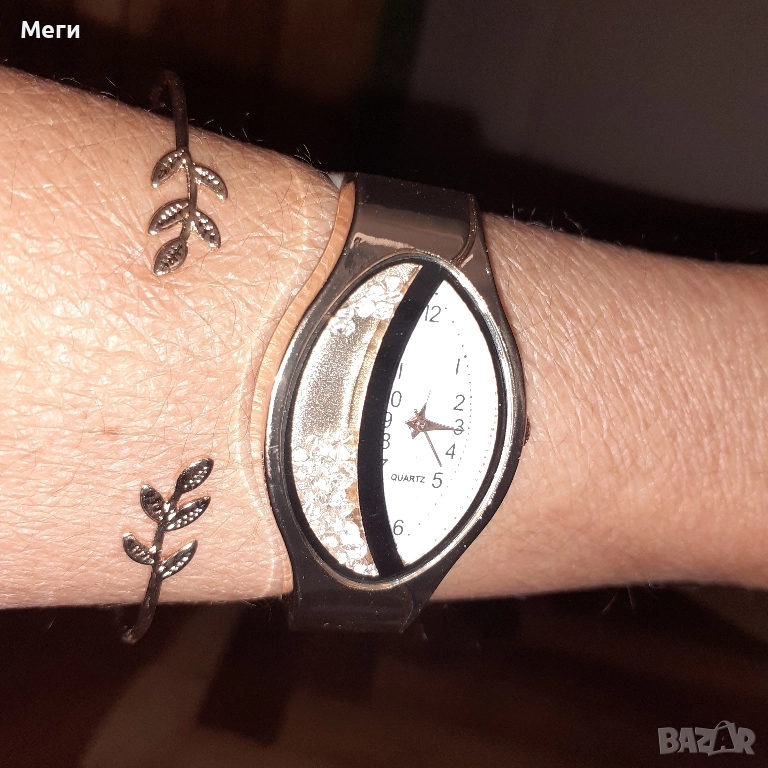 дамски часовник,с украсяважа го допълнителна гривна,с двшжещи се камьчета, снимка 1