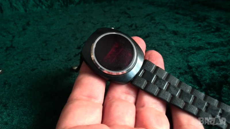 Винтидж мъжки LED часовник Commodore, произведен в Хонконг, около 70-те год., снимка 1