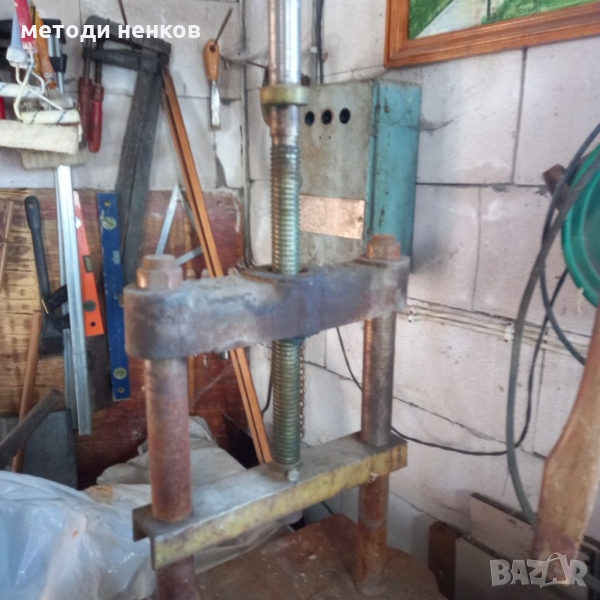 винтова преса с отливка основа чугун, снимка 1