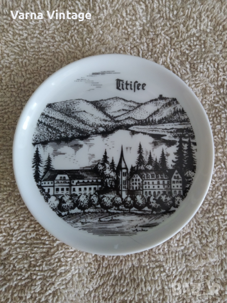 Малка колекционерска порцеланова чиния Титизее. Германия. марк., снимка 1