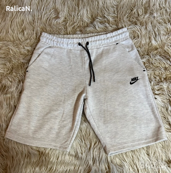 Nike tech fleece shorts (къси панталони), снимка 1
