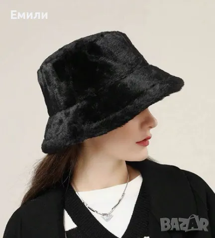 Дамска пухкава шапка в черен цвят, снимка 4 - Шапки - 48152583