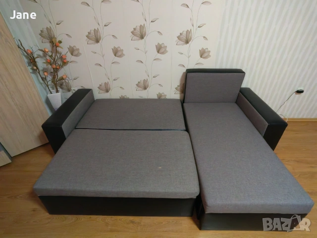 Ъглов, разтегателен диван, цвят сив, цена 150 евро, холна маса цена 50 евро , снимка 11 - Дивани и мека мебел - 53725028