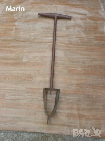 ръчен инстромент за правене на отвори в земята