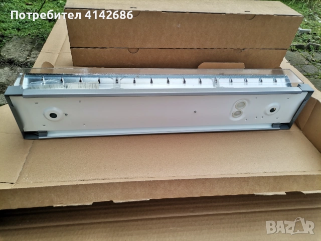 Осветително тяло  Zumtobel perluce d 24W , снимка 6 - Лампи за таван - 53111154