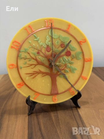 Ръчно изработен часовник - дървото на живота, с луминисцентни цифри