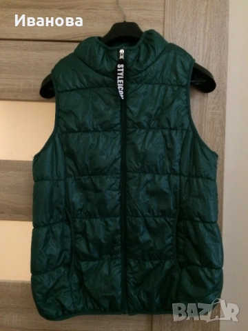 Елек в актуален зелен цвят., снимка 2 - Елеци - 53653894