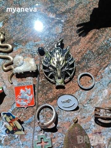 Vintage шише за парфюм, колекция от ​исторически и възпоменателни значки,​ военни отличия и символи , снимка 13 - Други - 51636152