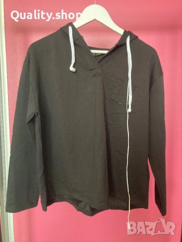 Суичър с вградени слушалки