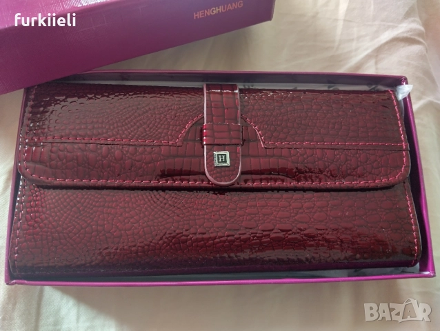 Ново дамско портмоне естествен лак