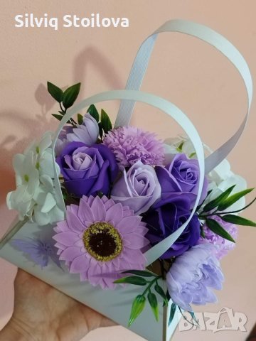 Невероятни свежи чанти👜 със сапунени цветя подходящи за учители и за вашите специални поводи🌸🍀🌸 , снимка 8 - Подаръци за жени - 41927023