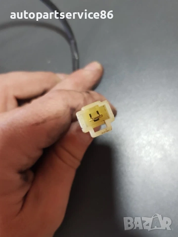 Брава на задния капак за KIA Carnival 2.9 CRDi (2002–2006), снимка 3 - Части - 53218552