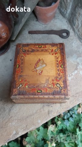 Стара дървена кутийка за цигари, снимка 1 - Антикварни и старинни предмети - 33854685