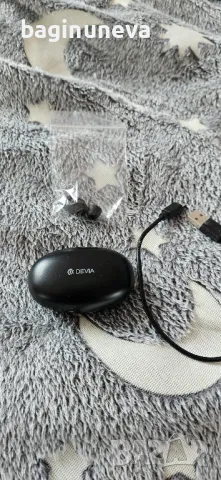 Нови черни слушалки Devia, снимка 3 - Слушалки и портативни колонки - 50230328
