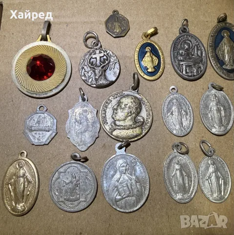 ГОЛЯМ ЛОТ СТАРИ РЕЛИГИОЗНИ МЕДАЛЬОНИ И ИКОНКИ – КАТОЛИЧЕСКИ, БОГОРОДИЦА, СВЕТЦИ, КРЪСТОВЕ, снимка 2 - Антикварни и старинни предмети - 55839053