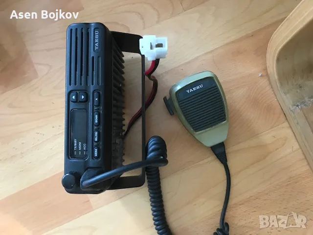 Продавам радиостанция YAESU