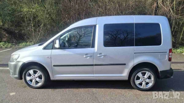 Продавам безупречен VW Caddy 1.6 TDI 2011 г., снимка 5 - Автомобили и джипове - 51850133