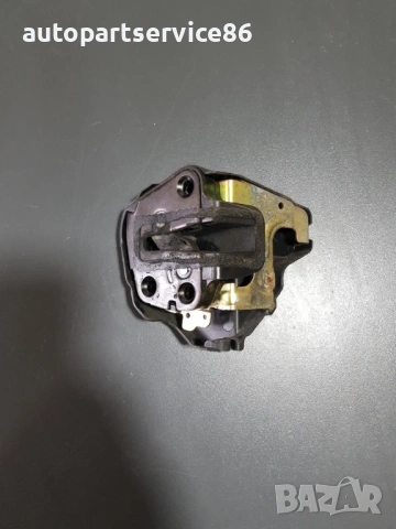 Механизъм на бравата на задната лява врата за KIA Carnival 2.9 CRDi (2007–2010)