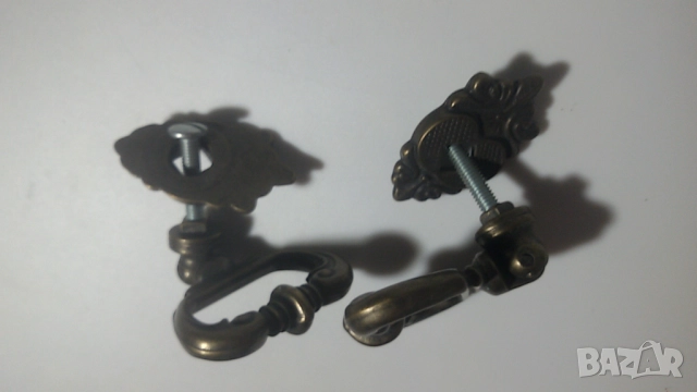 Лот две ретро дръжки от шкафчета; може би са месинг, но не съм сигурен, снимка 8 - Антикварни и старинни предмети - 51507270